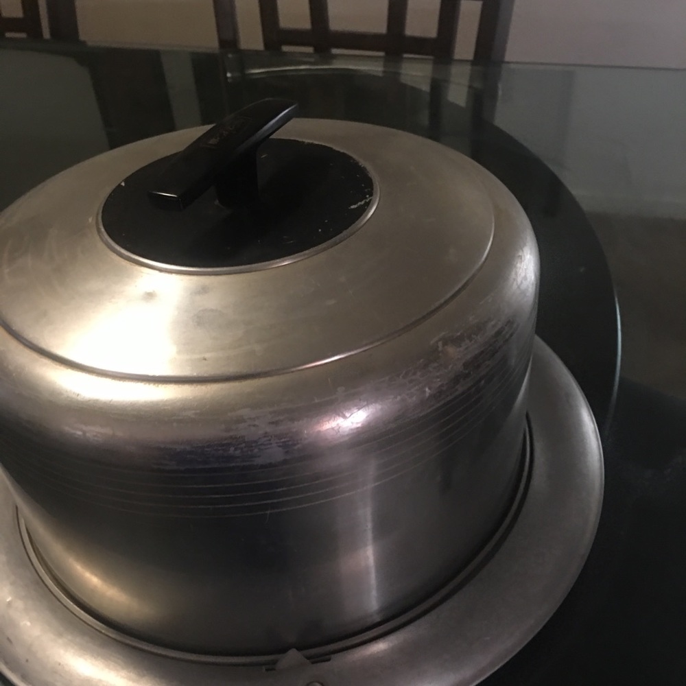 Vintage Cake cover with lock lid